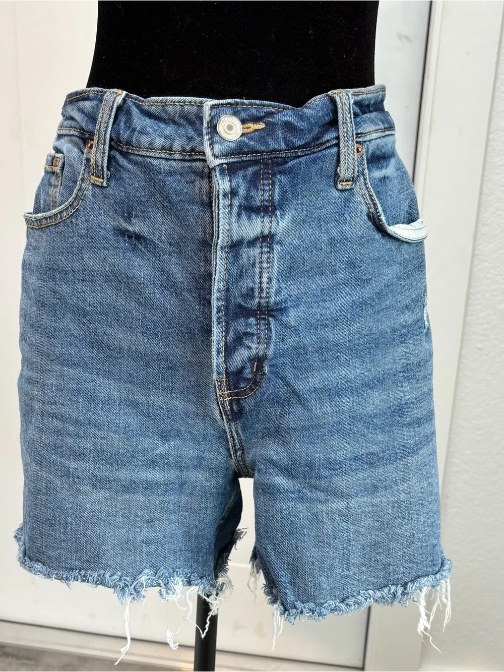 Old Navy OG Straight Denim Shorts 16 High Rise Button Fly Frayed Raw Hem Smooth